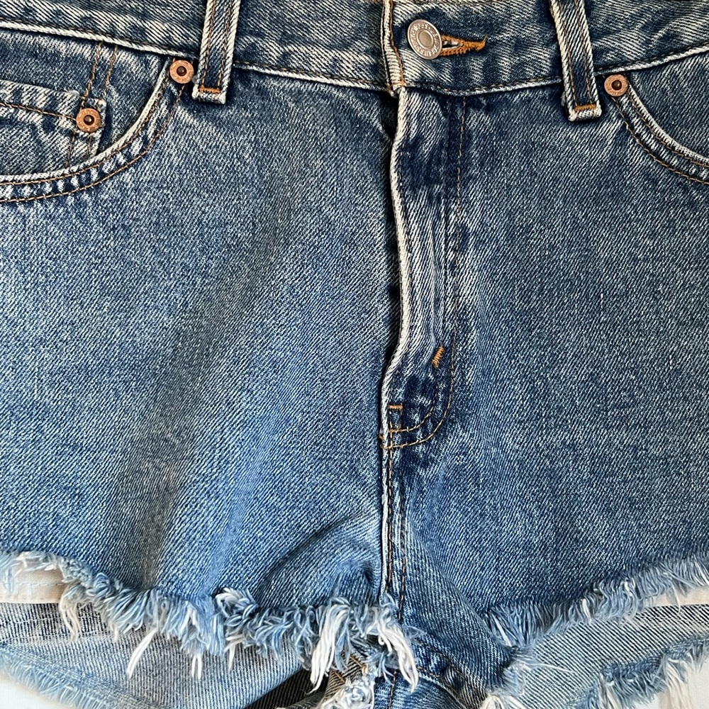 Vintage Levi’s Denim Shorts - Picture 10 of 12